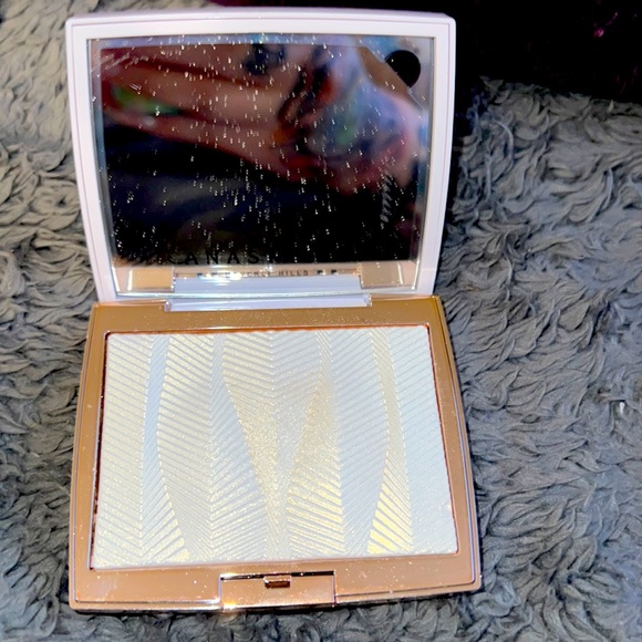 Anastasia Beverly Hills Other - Anastasia Beverly Hills highlighter ICED OUT NWT